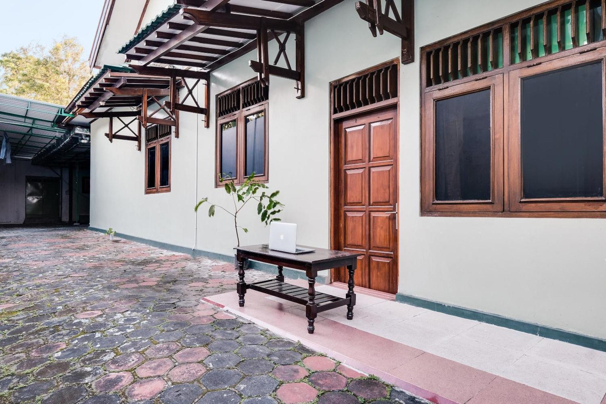 Spot On 92068 Pudja Kesuma Homestay Syariah Yogyakarta Pedes Exterior photo